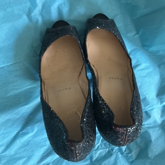 LOUIS VUITTON, BLACK SEQUINS OPEN TOE HEELS 40 1/2 with original red bag - Picture 10 of 13